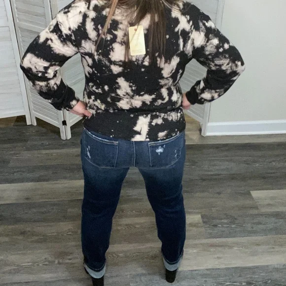 Judy Blue Distressed Bleach Splatter Boyfriend Jeans - Picture 5 of 9